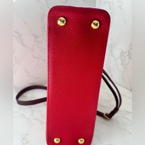 Beautiful Like New Louis Vuitton Capucines bag - Picture 8 of 16